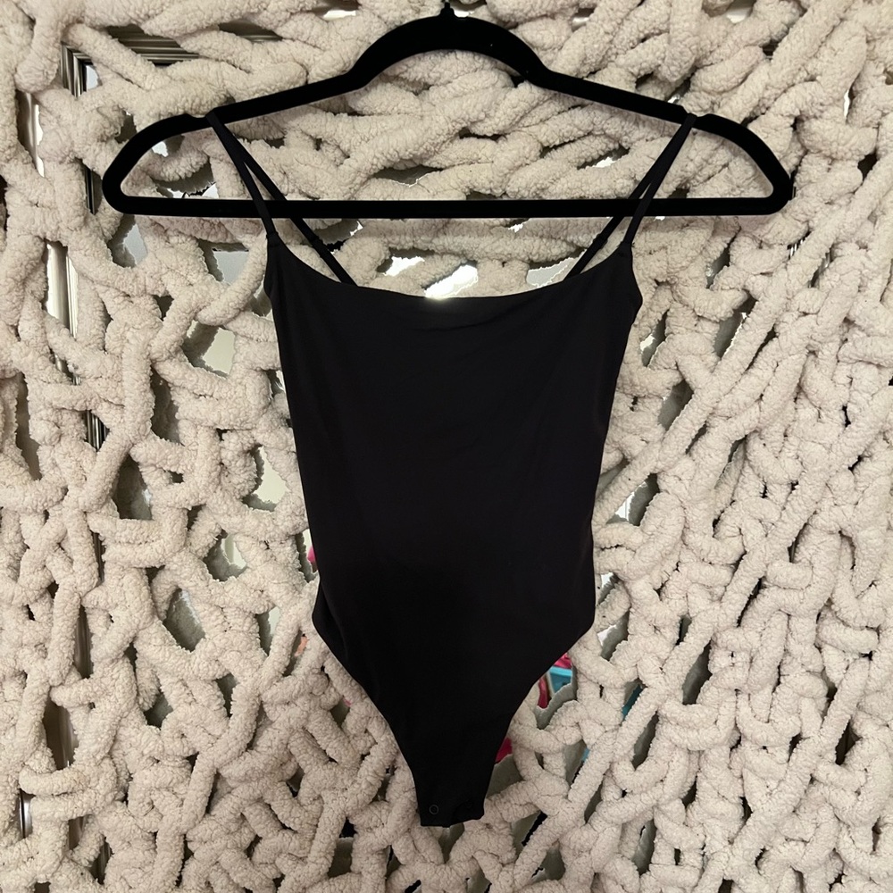 SKIMS FITS EVERYBODY CAMI THONG BODYSUIT NWOT - ONYX